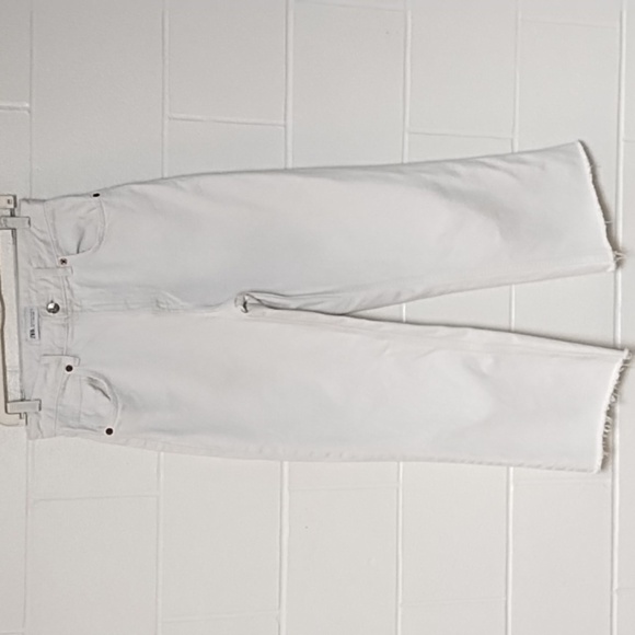 Zara Heavy weight Denim Jeans White,  Highrise, wide leg, Raw Hem, Ankle Crop - Picture 1 of 16
